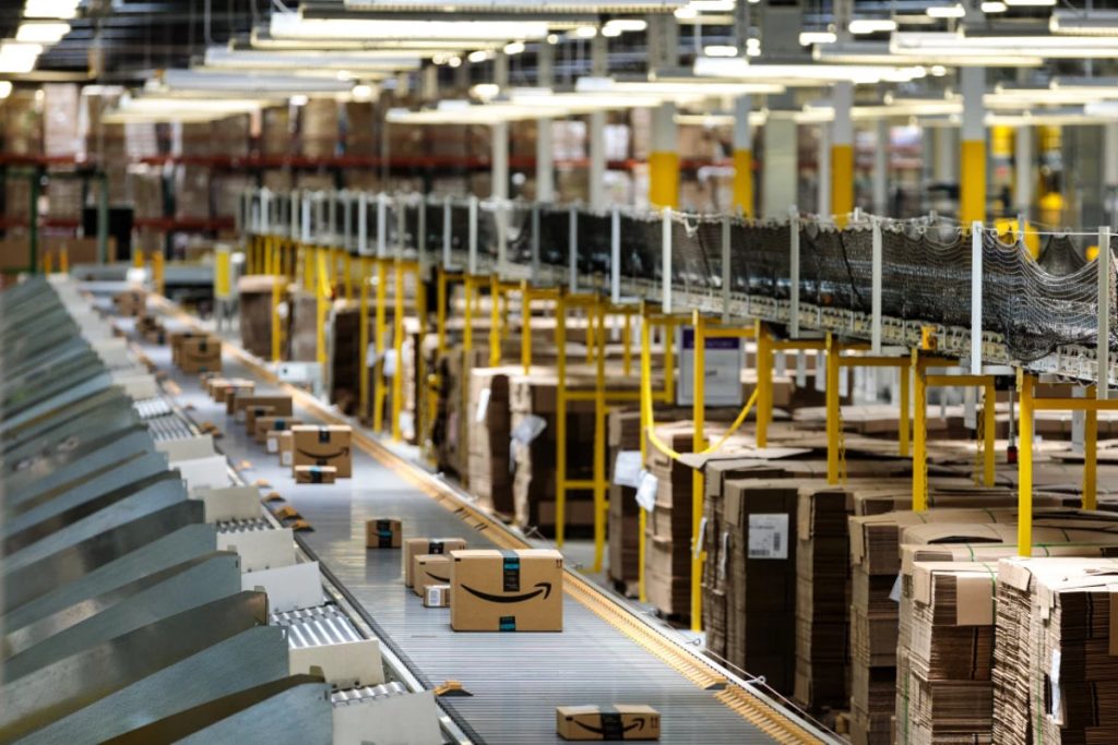 Leaked Amazon Memo Warns Company Is Running Out Of People To Hire   Amazon Warehouse Fulfillment Sorting 1024x683 